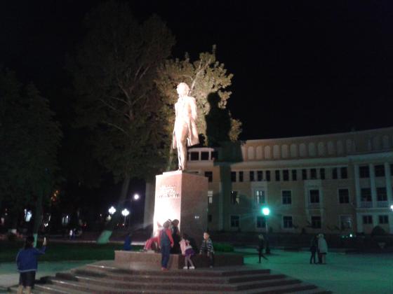 Пушкин на новом месте. ДК Текстильщик. Ныне - площадь Пушкина.