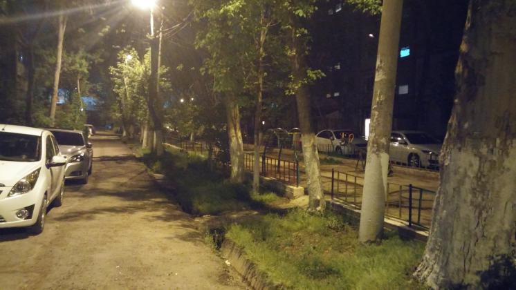 Ночной двор.