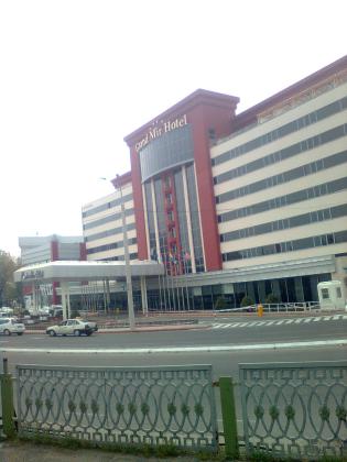 Гостиница "Россия" с новым фасадом.