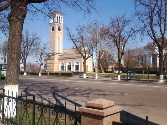 Оригинальные куранты. Недалеко есть копия.